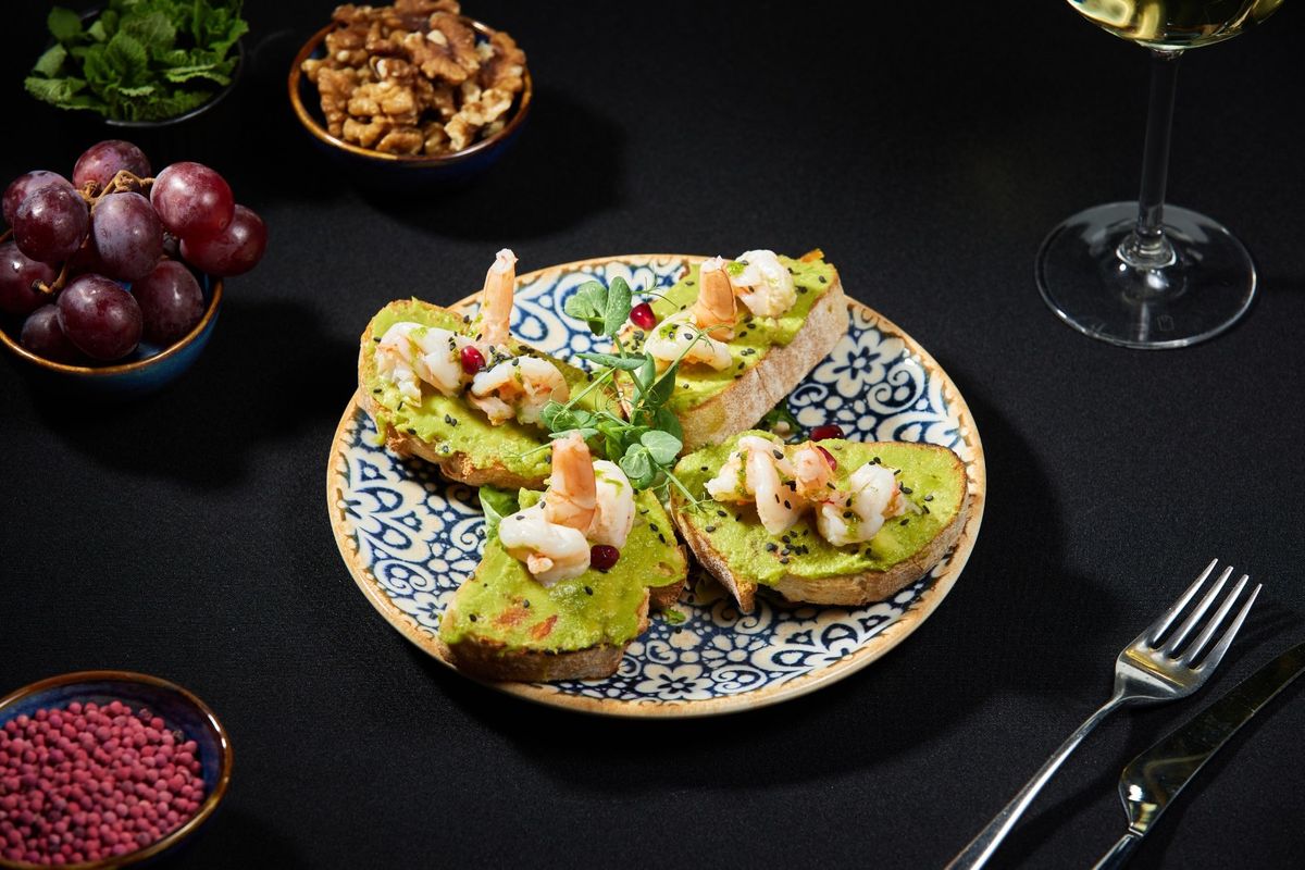 Bruschete cu Guacamole și Creveți